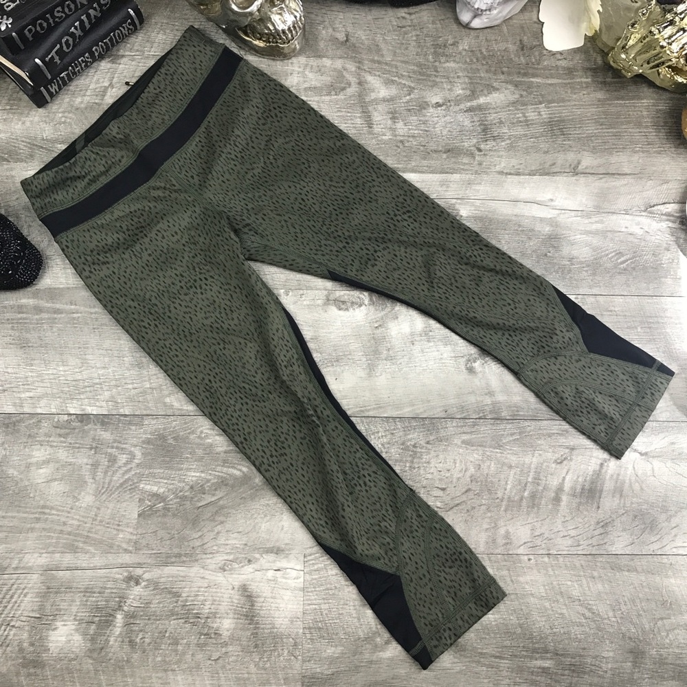 Lululemon green Dottie tribe run inspire capris